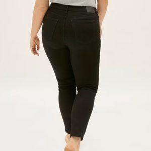 The Curvy Authentic Stretch High-Rise Skinny Jean Sz 27